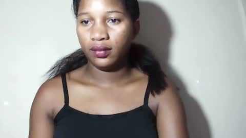 Snapshot of lovelylarra chatting on May 5, 2026, 10:07 pm lovelylarra online show from May 5, 2026, 10:07 pm