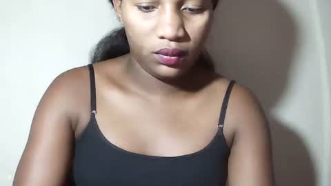 Snapshot of lovelylarra chatting on May 6, 2026, 10:53 am lovelylarra online show from May 6, 2026, 10:53 am