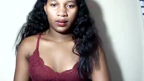 lovelylarra online show from June 8, 2026, 6:52 pm