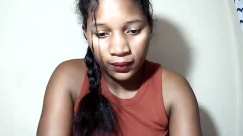 lovelylarra online show from June 12, 2026, 9:46 pm