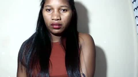 lovelylarra online show from June 13, 2026, 6:39 pm