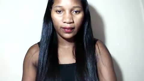 lovelylarra online show from June 14, 2026, 6:43 pm