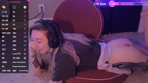 lovelylittlelucyy online show from December 8, 2024, 7:32 pm