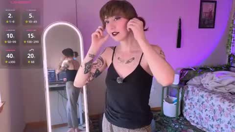 lovelylittlelucyy online show from August 6, 2026, 9:39 pm