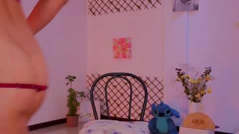 lovelymoon_ online show from May 15, 2026, 5:14 am