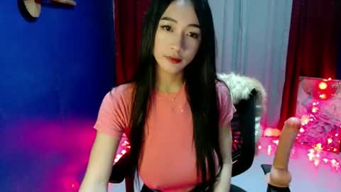 lovelypetite143 online show from May 6, 2026, 10:20 am