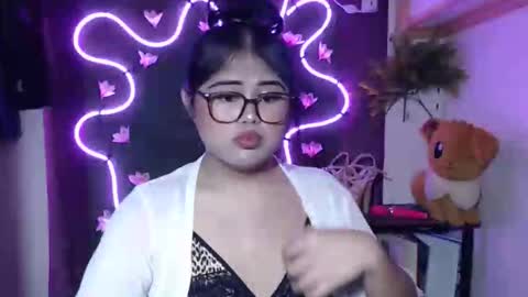 Snapshot of lovelypinaychubsx chatting on October 3, 2025, 9:34 pm lovely online show from October 3, 2025, 9:34 pm