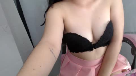 Snapshot of lovelypinaymarryx chatting on October 29, 2025, 2:47 am Red online show from October 29, 2025, 2:47 am