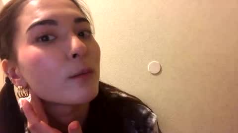 Snapshot of lovelyqueenaria chatting on December 19, 2024, 9:06 pm Queen Aria online show from December 19, 2024, 9:06 pm
