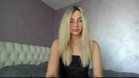 Lovely Rose online show from March 7, 2025, 8:34 am