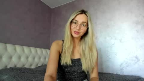 Lovely Rose online show from March 8, 2025, 8:11 am