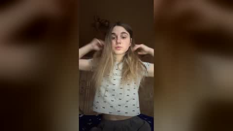 Snapshot of lovelysilk_63 chatting on December 21, 2025, 8:21 am ELA online show from December 21, 2025, 8:21 am