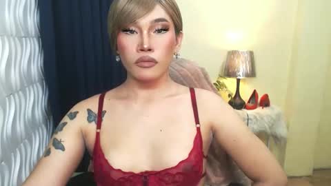 STWEET LINA online show from December 1, 2025, 4:23 pm