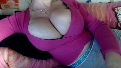 lovelywoman22 online show from February 21, 2025, 3:23 am