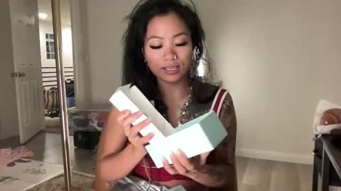 lovelyxmacii online show from June 17, 2026, 3:31 am