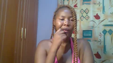 Snapshot of lovelyy_dreams chatting on April 1, 2026, 6:27 pm Hanna online show from April 1, 2026, 6:27 pm