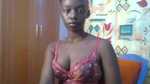 Snapshot of lovelyy_dreams chatting on April 8, 2026, 4:45 am Hanna online show from April 8, 2026, 4:45 am