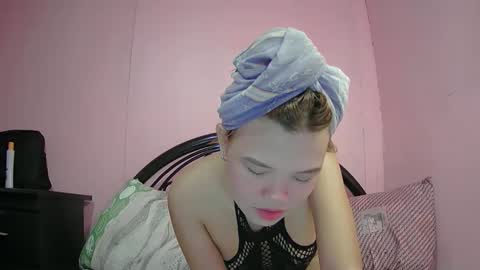 Snapshot of lovemae352295 chatting on February 13, 2025, 12:32 pm lovemae352295 online show from February 13, 2025, 12:32 pm