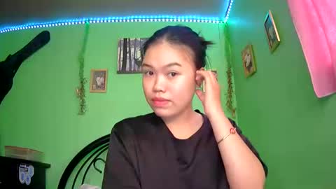 lovemae352295 online show from December 23, 2025, 2:31 am