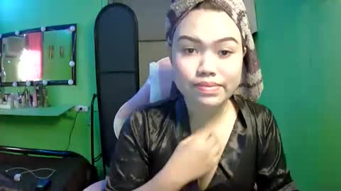 lovemae352295 online show from February 2, 2026, 6:01 am