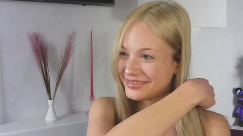NTMY IM LANA online show from December 12, 2024, 2:33 pm