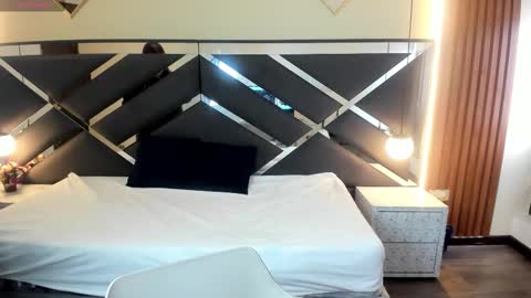 LOVEQUINN online show from February 2, 2026, 7:34 pm