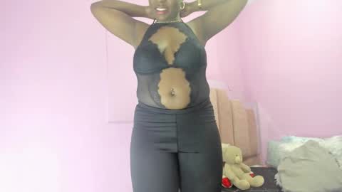 L O V E  online show from September 20, 2025, 12:39 pm