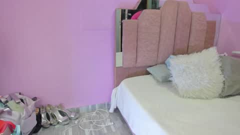 L O V E  online show from September 23, 2025, 11:57 am