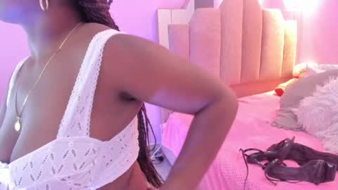 L O V E  online show from December 14, 2025, 11:48 am