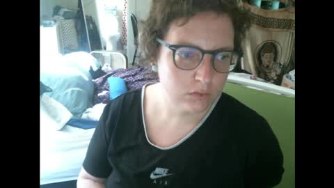 loverbee2727 online show from May 28, 2026, 9:56 pm