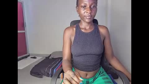 Snapshot of lovergirl2003 chatting on January 19, 2025, 12:17 pm Kate online show from January 19, 2025, 12:17 pm