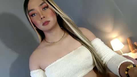 lovers moon22 online show from January 4, 2025, 1:42 am