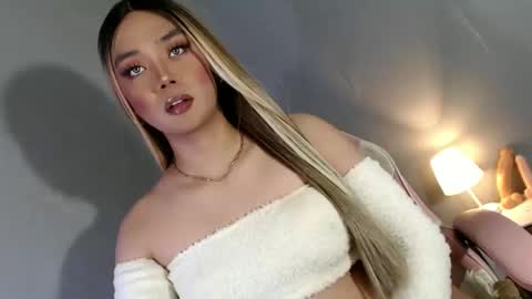 lovers moon22 online show from January 6, 2025, 9:43 pm