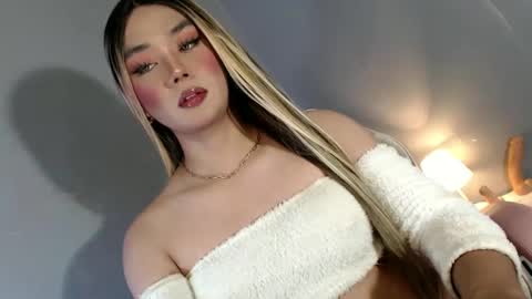 lovers moon22 online show from January 19, 2025, 9:45 pm