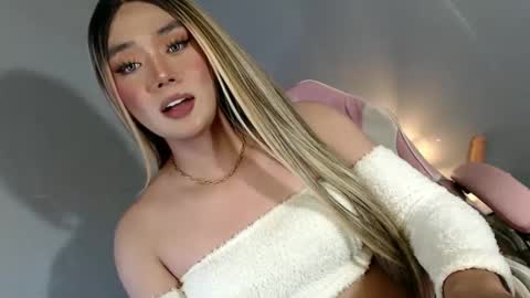 lovers moon22 online show from January 22, 2025, 4:13 am