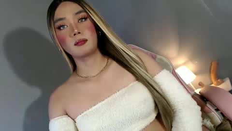 lovers moon22 online show from January 22, 2025, 10:05 pm