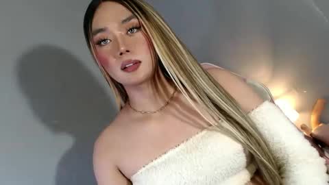 lovers moon22 online show from January 30, 2025, 4:37 am