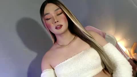 lovers moon22 online show from January 31, 2025, 11:35 pm