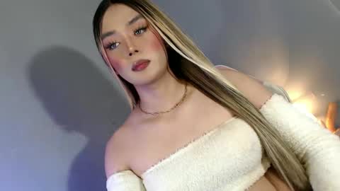 lovers moon22 online show from February 3, 2025, 11:15 pm