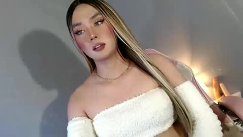 lovers moon22 online show from February 11, 2025, 2:14 am