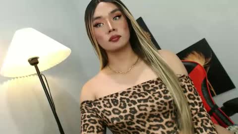 lovers moon22 online show from October 6, 2025, 1:19 pm