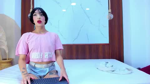 Snapshot of loversinfire chatting on November 26, 2025, 8:10 pm sofia and bryan online show from November 26, 2025, 8:10 pm