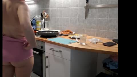 lovesally7 online show from January 19, 2025, 9:33 am
