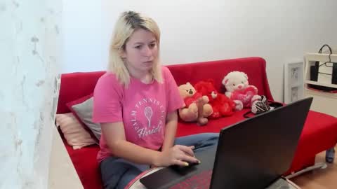 lovesally7 online show from September 17, 2025, 7:10 am