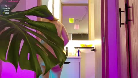 Snapshot of loveskingdom chatting on February 9, 2026, 2:21 pm LovesKingdom online show from February 9, 2026, 2:21 pm