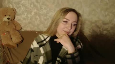 LovesRebecca online show from December 18, 2024, 3:47 am