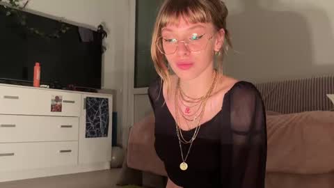 Snapshot of lovesstation chatting on October 18, 2025, 6:08 pm lovesstation online show from October 18, 2025, 6:08 pm