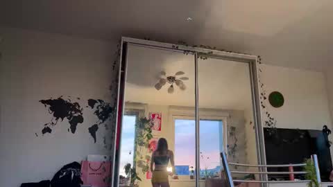 Snapshot of lovesstation chatting on October 19, 2025, 2:40 pm lovesstation online show from October 19, 2025, 2:40 pm