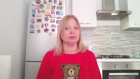 Marlyn online show from December 6, 2024, 2:17 pm