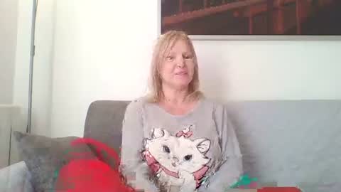 Marlyn online show from December 21, 2024, 2:04 pm